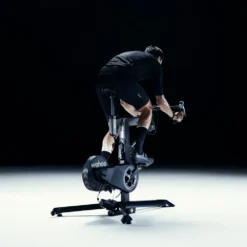 Wahoo Fitness KICKR Fiets V2 Wifi 15 Wahoo Fitness KICKR Fiets V2 Wifi -Aanbiedingen Rij Plezier Winkel Wahoo KICKR BIKE v2 WFBIKE3 QTR RIDER 02323